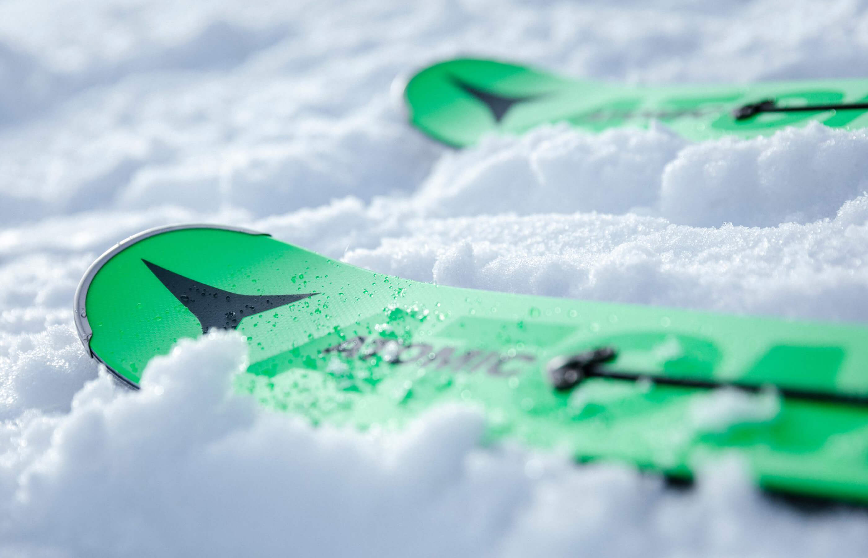 Atomic skis groene kleur
